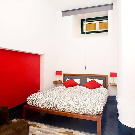 Renewed Apartment In Alfama Lisbon Exterior photo